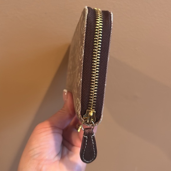 Louis Vuitton DENIM Authentic Monogram Zippy Wallet - Picture 4 of 12